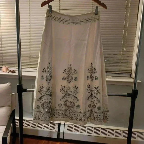 White House Black Market Dresses & Skirts - Black and‎ White Embroidered skirt